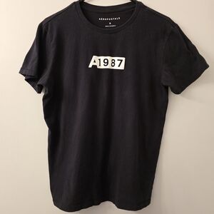 Aeropostale Men's A1987 T-shirt in Very Good Condition - Size Small